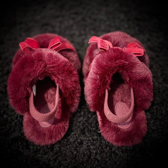 Plush Burgundy Baby Booties with Bows - Picture 2 of 2